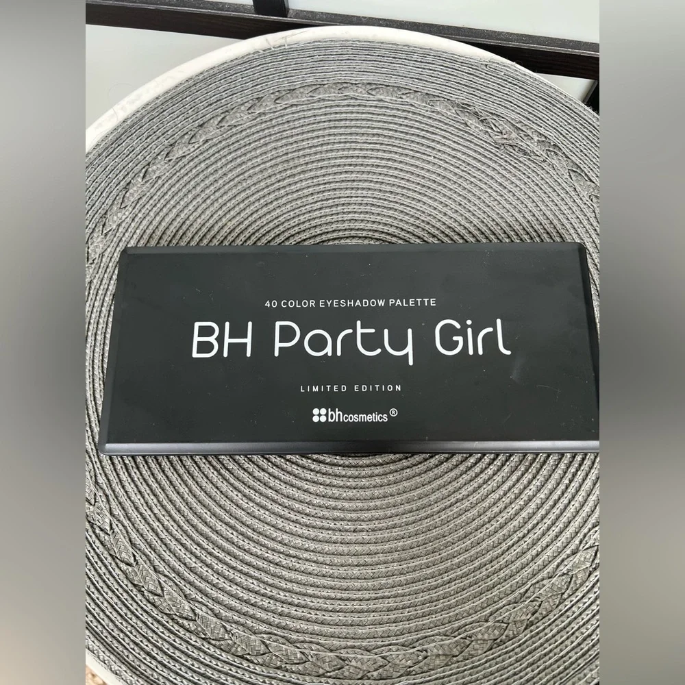 BH Cosmetics Party Girl Palette Eyeshadow Festival Rave Colorful